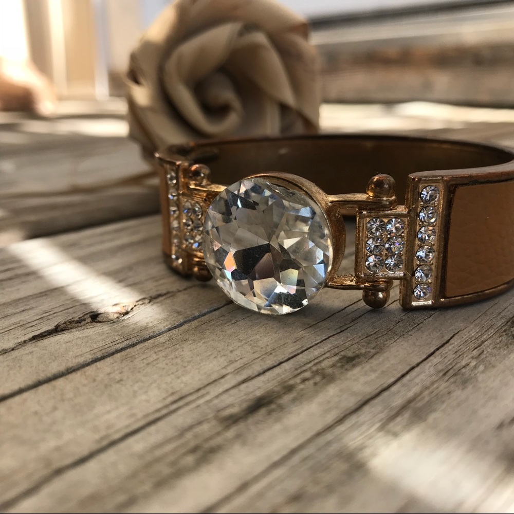 Gold and leather jeweled cuff bracelet 🎯🚨SOLD🚨🚨🎯no longer available!